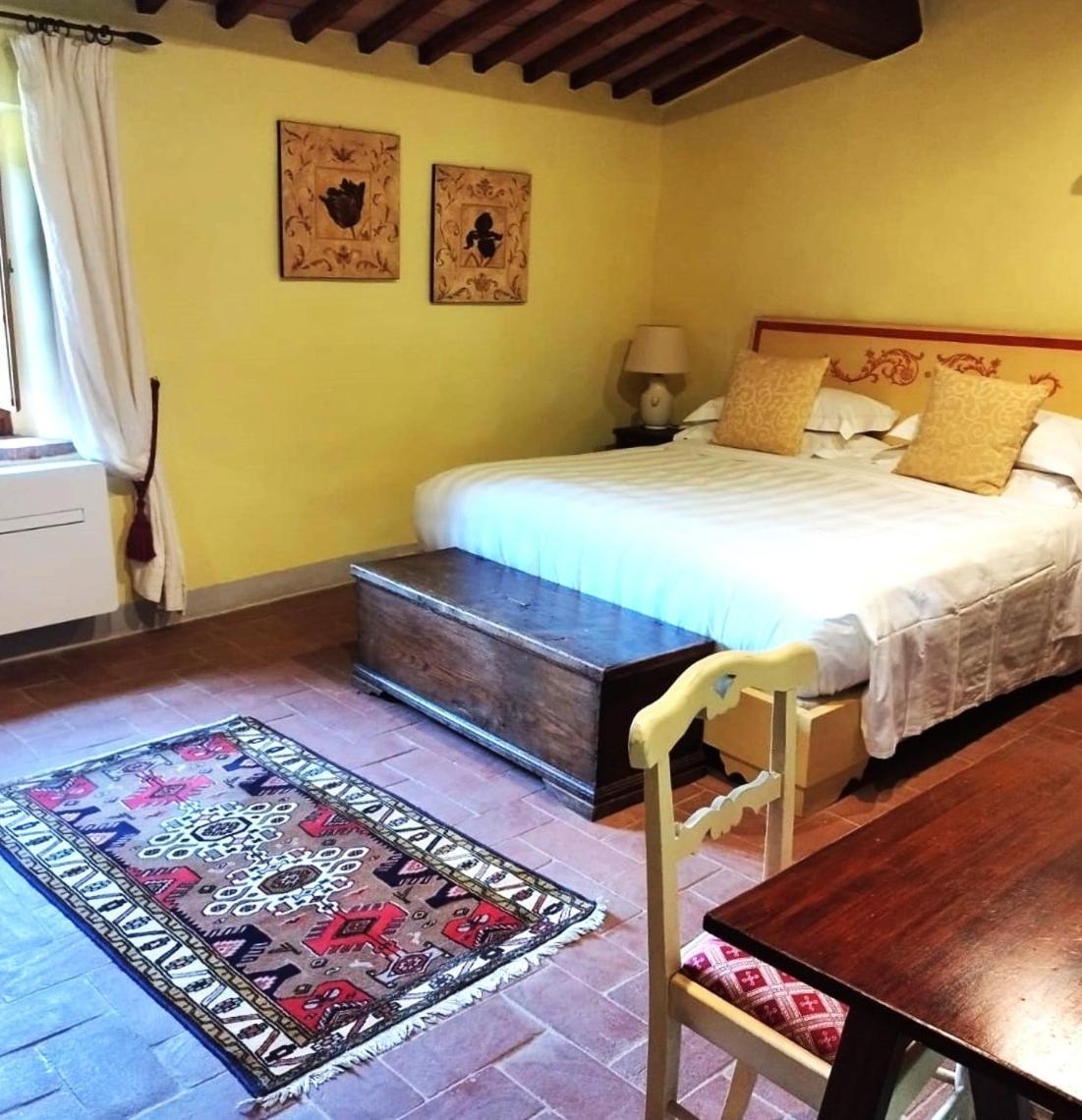 Borgo Livernano - Farmhouse With Pool Radda in Chianti Room photo
